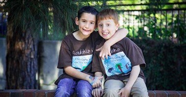 طفل فى الثامنة يجمع مليون دولار لعلاج صديقه المريض 