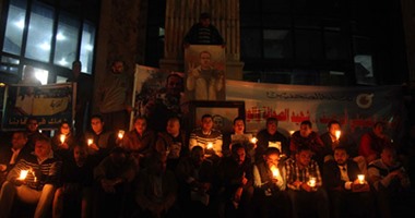بالصور.. وقفة بالشموع على سلالم نقابة الصحفيين لإحياء ذكرى استشهاد الحسينى أبو ضيف  