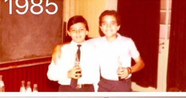 باسم يوسف يستعيد ذكرياته بصورة مع صديقه من رابعة ابتدائى على انستجرام  