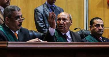 قاضى  كتائب حلوان  الإرهابية يحذر متهم لتحدثه أثناء تلاوة أمر الإحالة  