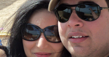 الطبيب المختطف مع زوجته