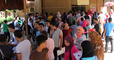 توافد طلاب الشهادات المعادلة على مكتب تنسيق جامعة القاهرة 