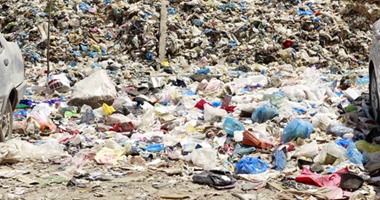 تلال القمامة تتراكم بشاعر النصر فى سموحة