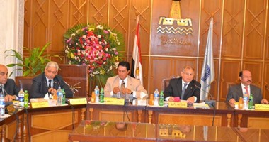 المحافظ خلال الاحتفال