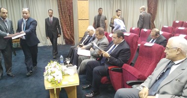 وزير الاستثمار بشركة الإسكندرية للحاويات