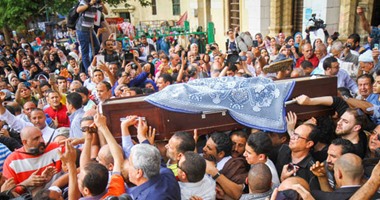 بالصور.. وصول جثمان الفنان وائل نور لمسجد السيدة نفيسة استعدادا لصلاة الجنازة  اليوم السابع