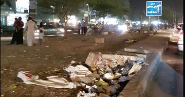تراكم القمامة على جانبى الطريق