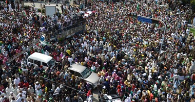 معارض باكستانى يحث أنصاره على التحلى بالقوة ويذكرهم بـ ميدان التحرير  