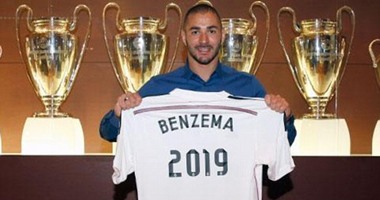   بنزيما يجدد عقده مع ريال مدريد حتى عام 2019