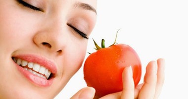 ماسك الطماطم حل من مطبخك للقضاء على المسام الواسعة وتنظيف البشرة  اليوم السابع