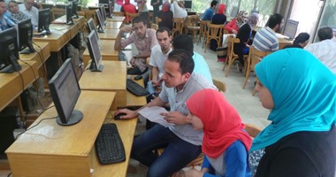 توافد الطلاب على معامل جامعة القاهرة لتسجيل الرغبات  