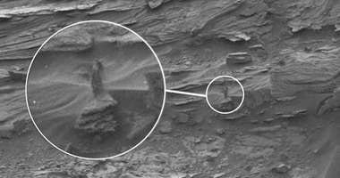 جسم غريب على شكل امرأة على سطح المريخ يثير جدل العلماء  