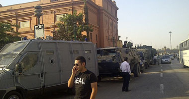 قوات الأمن تمنع تظاهرة 6 إبريل من المرور بميدان التحرير