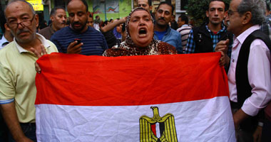 أصحاب المحلات بـ"طلعت حرب" يطالبون المتظاهرين والأهالى بالرحيل