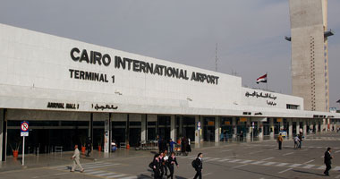 45 فلسطينيا يغادرون مطار القاهرة إلى معبر رفح بعد وصولهم من الخارج  