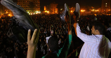 احذية ترفع فى التحرير