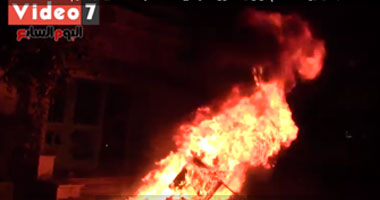 بالفيديو والصور..شاهد الإخوان يشعلون النار فى نقطة شرطة الطالبية بالهرم