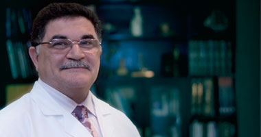 الدكتور أحمد عادل نور الدين أستاذ الجراحة والتجميل بكلية الطب بجامعة القاهرة