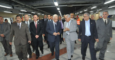 وزير النقل يتفقد أعمال التشطيب بالخط الثالث