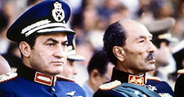 المخلوع حسنى مبارك قبل توليه الحكم