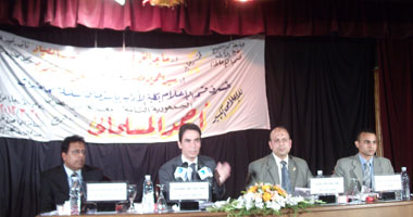 جانب من الندوة