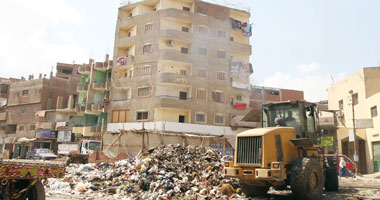 تلال القمامة تحاصر 2.5 مليون مواطن يسكن الخصوص