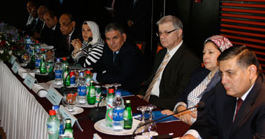 الدكتور أشرف شعلان رئيس المركز القومى للبحوث أثناء الاجتماع