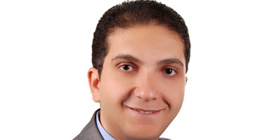 الدكتور أحمد غلوش أخصائى الجهاز الهضمى والكبد