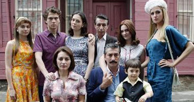 مشهد من المسلسل التركى "على مر الزمان"