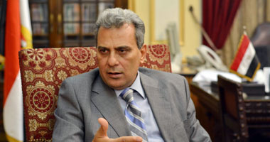 رئيس جامعة القاهرة يعد طلاب الدراسات العليا بالرد على مطالبهم بعد ساعة