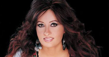 الفنانة لطيفه
