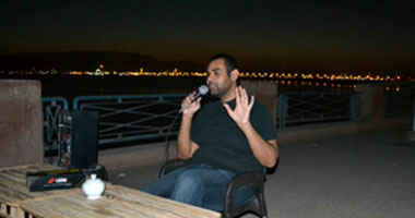 الكاتب محمد التهامى خلال اللقاء