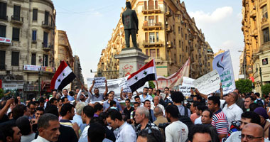 أحزاب وقوى سياسية تنظم مسيرة بالتحرير اليوم لرفض العدوان على سوريا
