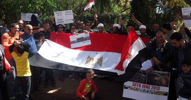 بالصور.. المصريون بجنوب أفريقيا يتظاهرون تأييداً لثورة 30 يونيو