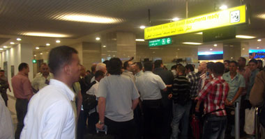 سلطات المطار أنهت إجراءات سفر الركاب الأقباط