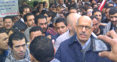 ميدان التحرير يستقبل البرادعى هتافات