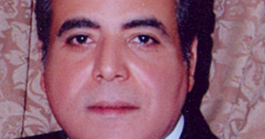 الدكتور مدحت خليل استشارى أمراض الباطنة والجهاز الهضمى والكبد
