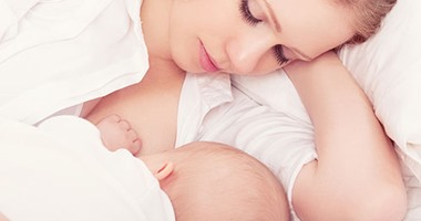 "ديلى ميل": فطام الرضع قبل بلوغهم السنة الأولى يصيبهم بالسمنة 