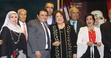 وزير الثقافة وخالد جلال وقيادات المسرح يكرمون رجاء حسين