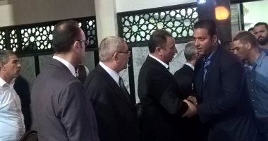 أبوتريكة وحسن حمدى وإيهاب طلعت وشلتوت فى عزاء شقيقة الخطيب