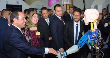 الرئيس السيسى يصافح "روبوت".. أبرز لقطات معرض تكنولوجيا الاتصالات