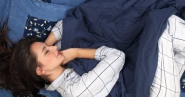 4 أوضاع تساعدك على النوم بشكل أفضل أبرزها النوم على الظهر بشكل مستقيم