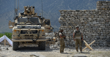 إصابة 4 جنود أمريكيين فى تفجير انتحارى بجنوب أفغانستان - 