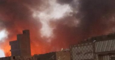 حريق ضخم بمصنع هايبتات للأثاث بالعبور.. و10 سيارات إطفاء للسيطرة عليه