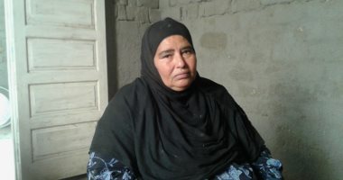 صور سيدة بسوهاج تستغيث: نفسى اجهز بنتى اليتيمة ومديونة ب10 آلاف جنيه