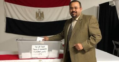 العالم المصرى هشام العسكرى يدلى بصوته فى الانتخابات الرئاسية بنيويورك 