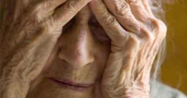 دراسة: خوف كبار السن من السقوط يدفعهم إلى العزلة الاجتماعية