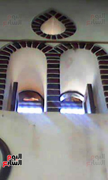  الزخرفة بالأجزاء العلوية من المسجد 