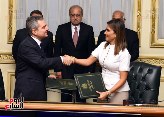  توقيع 3 اتفاقيات بين التعاون الدولى وبنك أوروبى (5)