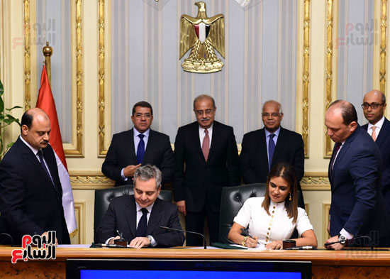  توقيع 3 اتفاقيات بين التعاون الدولى وبنك أوروبى (3)